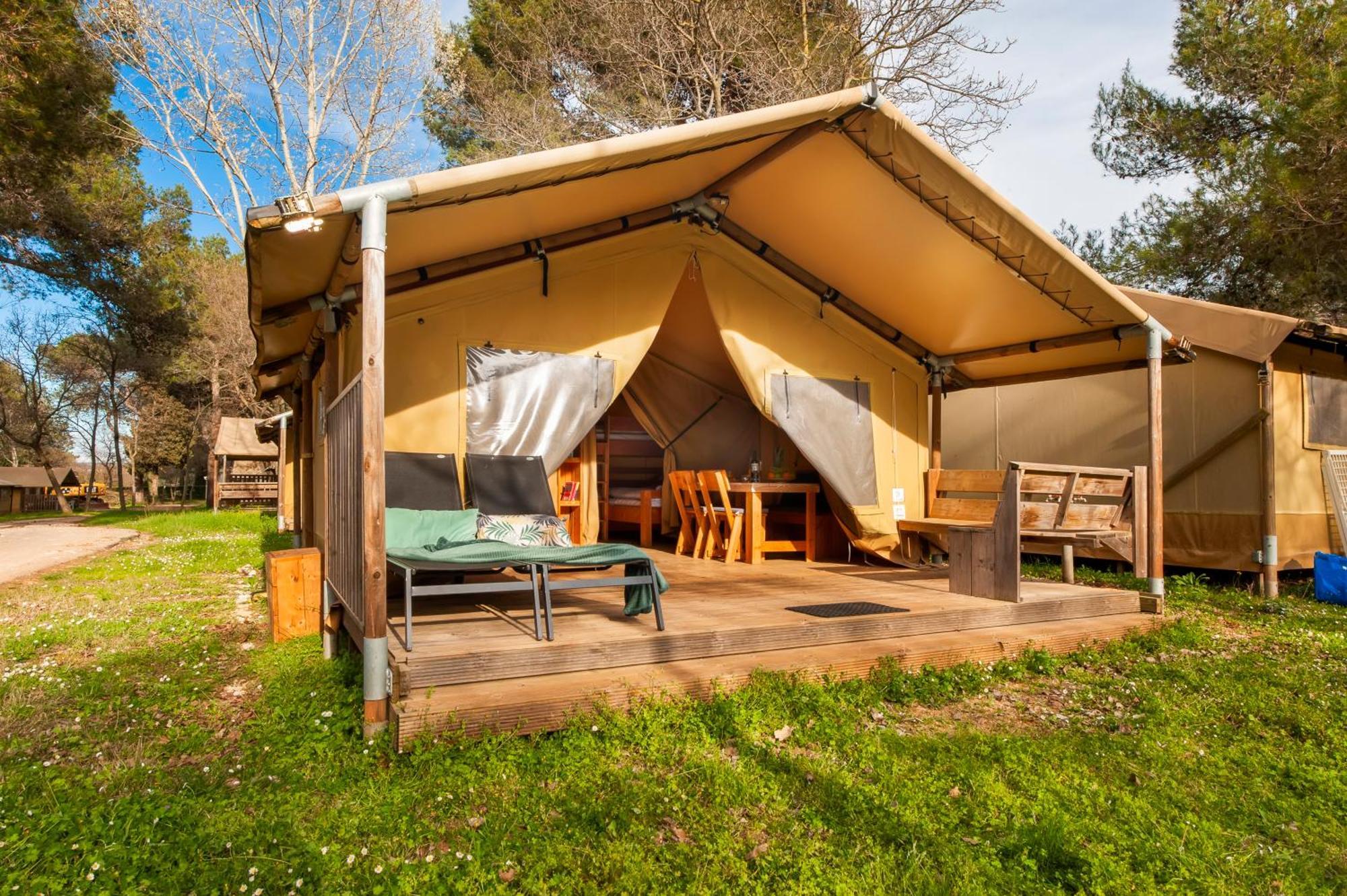 Glamping And Mobile Homes Lavanda - Holiday Centre Bi Village Fažana Kültér fotó