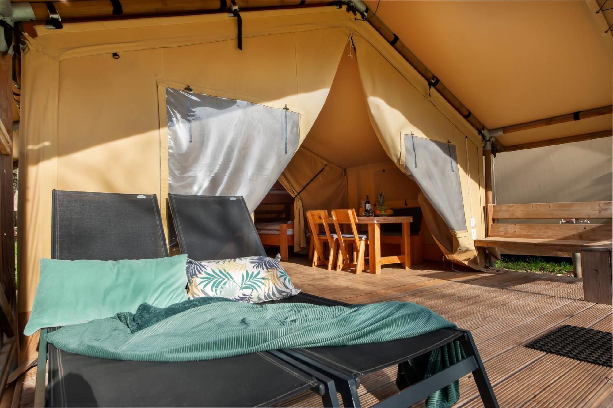 Glamping And Mobile Homes Lavanda - Holiday Centre Bi Village Fažana Kültér fotó